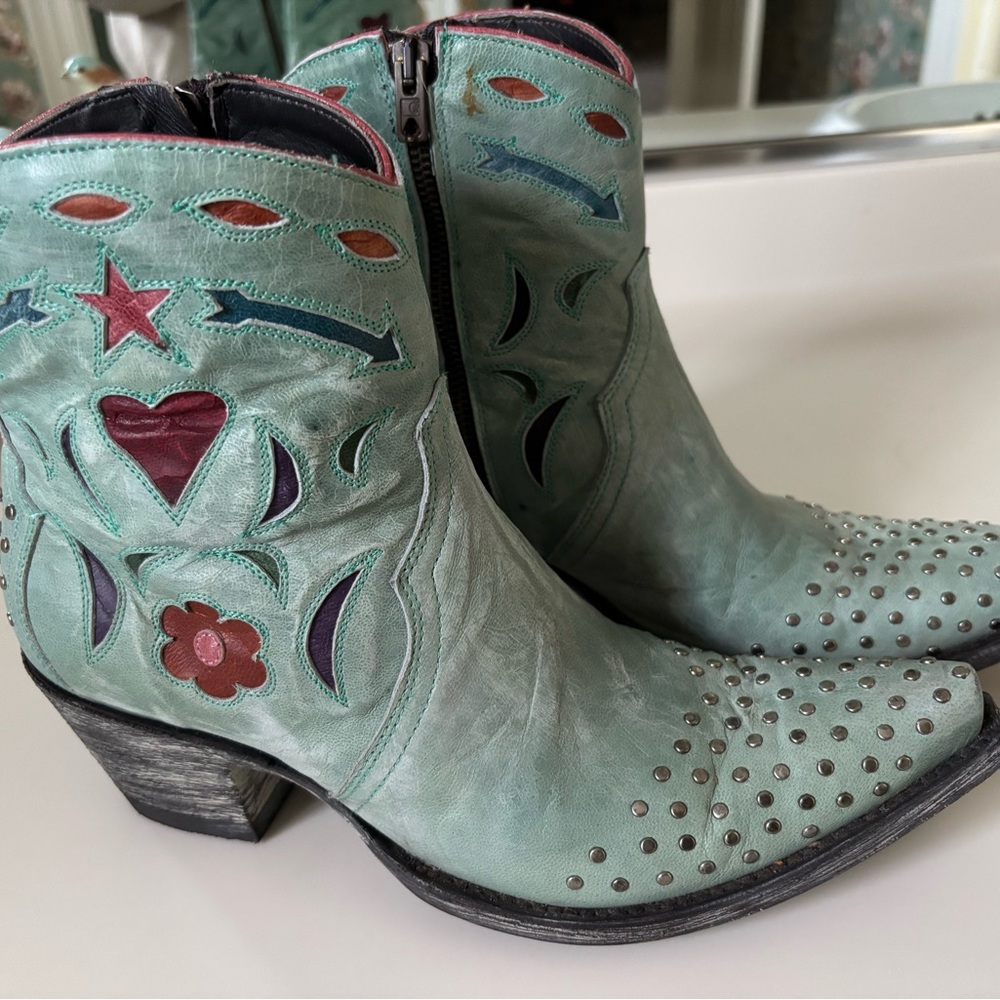 Old Gringo studded floral heart star arrow short boots  size 9B